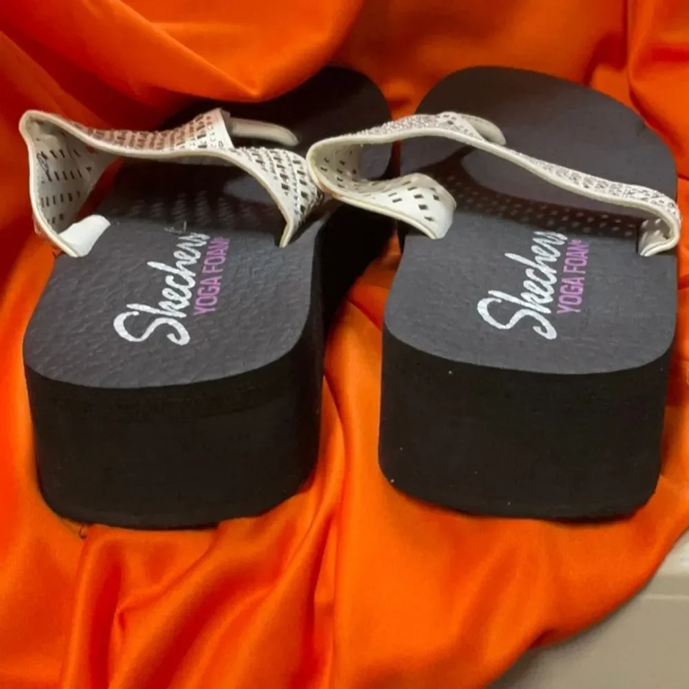 Skechers Yoga Foam Women's 9 Wedge Flip Flop Sandal